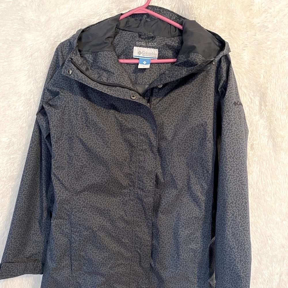 Womens Columbia raincoat size medium